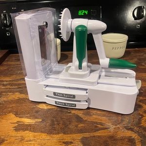 Vegetable spiralizer